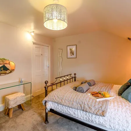Дом отдыха 1 Bed In 90911 *